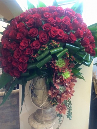 Kırmızı güllerin ihtişamı