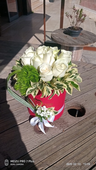 kutuda beyaz güller