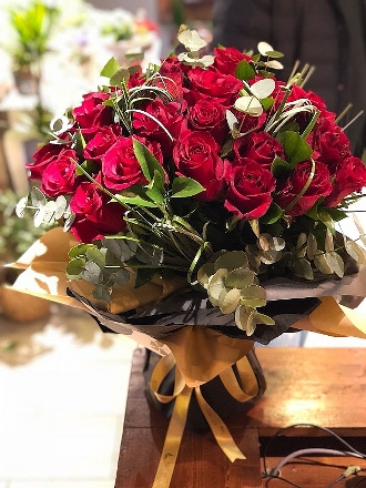 Kırmızı Gülün Zerafeti