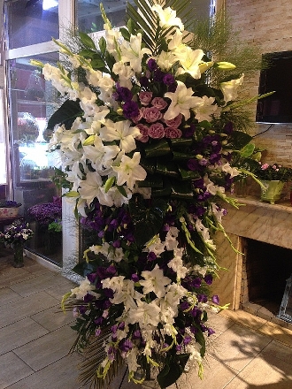 İhtişamlı Ferforje Çiçek Aranjmanı